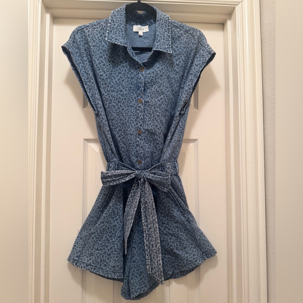 EUC Oddy Blue Leopard Print Romper Size Large